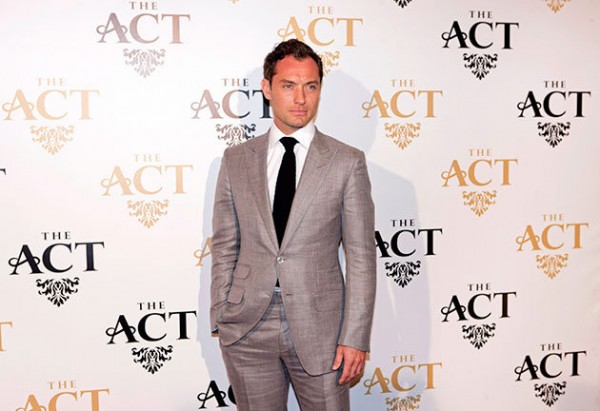 Jude Law red carpet at The Act .